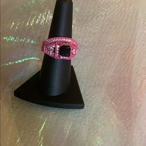 Size 7 ring pink with onyx diamond princess cut